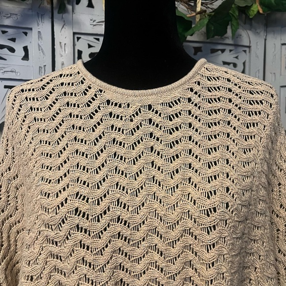 COLLECTIONS ETC. FANTASTIC GOLD & GLITTER OPEN KNIT LIGHT SWEATER SHAWL PONCHO - Picture 3 of 7